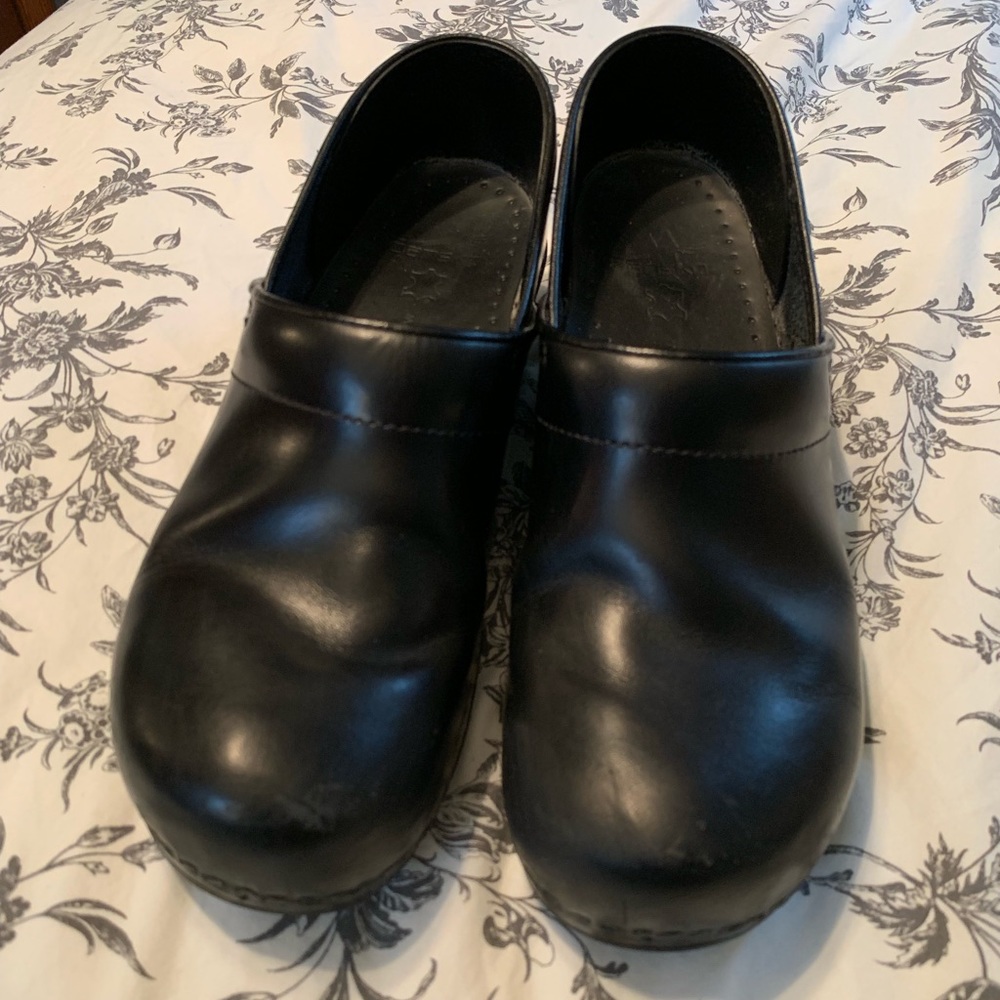Dansko Leather Clogs (Size 41 Narrow)
